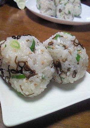 葱と塩昆布のおにぎり。-レシピのメイン写真