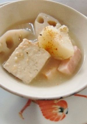 焼き豆腐・レンコン・ベーコン入りの味噌汁-レシピのメイン写真