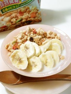 フルーツグラノーラとバナナで簡単な朝ご飯-レシピのメイン写真