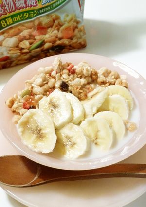 フルーツグラノーラとバナナで簡単な朝ご飯-レシピのメイン写真