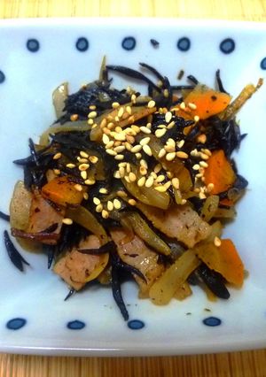 ベーコンが旨味の素＊ひじきの炒め煮＊-レシピのメイン写真