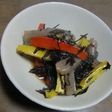 パプリカとこんにゃくを入れたひじきの煮物