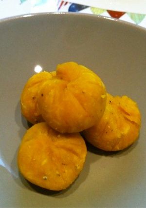 離乳食＊中期〜ミニミニ♥かぼちゃ茶巾-レシピのメイン写真