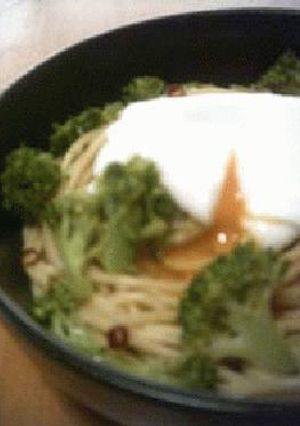 パスタ・ブロッコリー+ポーチドエッグ-レシピのメイン写真