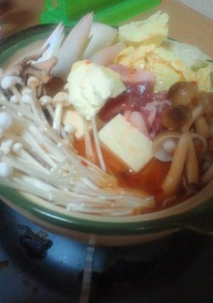 ミニ土鍋で★茸たっぷり辛味噌バター鍋-レシピのメイン写真