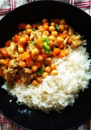 鍋１つで簡単！鶏肉とガルバンゾーライス-レシピのメイン写真