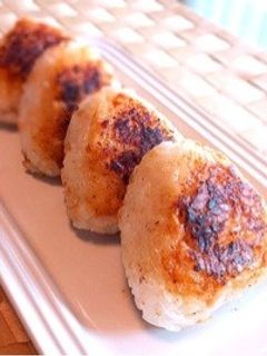 香ばしい◎鮭の味噌バター焼きおにぎり-レシピのメイン写真