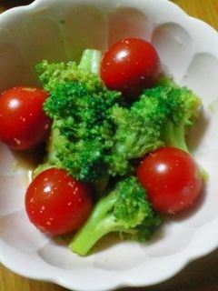 ブロッコリーとトマトの胡麻和え-レシピのメイン写真