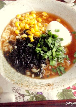 味噌ラーメンに生ニラのトッピング-レシピのメイン写真