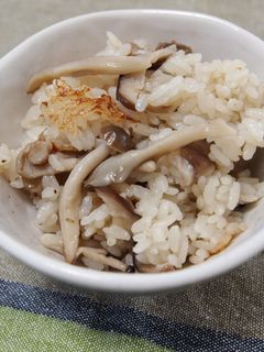 塩麹で炊き込みご飯-レシピのメイン写真