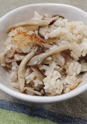 塩麹で炊き込みご飯-レシピのメイン写真