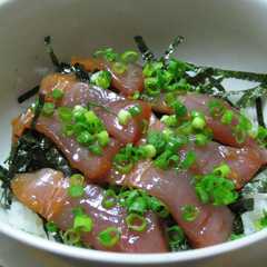A picture of まぐろのしょうが漬け丼.