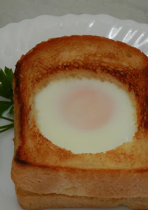卵がしっかり収まる目玉焼きトースト-レシピのメイン写真