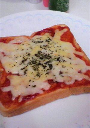 バジルが香る簡単ピザトースト-レシピのメイン写真