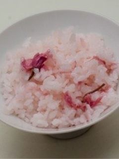 桜茶で☆簡単桜ごはん-レシピのメイン写真