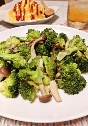 ブロッコリーとしめじのにんにく蒸し♪-レシピのメイン写真