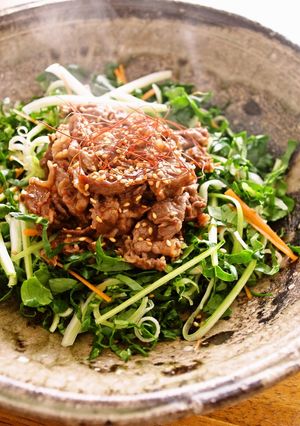 ターツァイを生で食べる焼き肉サラダ-レシピのメイン写真