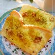 胡桃とチーズのカレー風味のトースト
