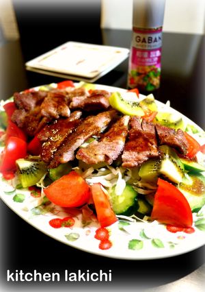 豚肉ソテーのご馳走ベジフルサラダ-レシピのメイン写真