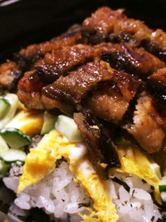 マヨきゅうりのさっぱりと絶妙なうなぎ丼!-レシピのメイン写真