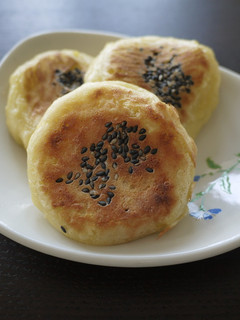 自然な甘さ! さつま芋の焼きごまもち-レシピのメイン写真