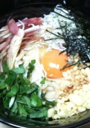 卵とお醤油で食べる！汁なし窯揚げうどん♪-レシピのメイン写真