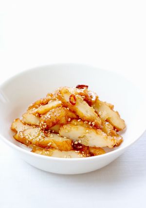 ご飯にも合う【玉ねぎ天（さつま揚げ）のきんぴら】-レシピのメイン写真