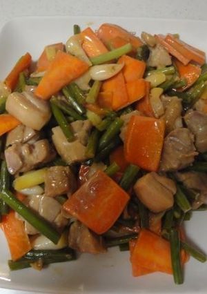 にんにくの芽と鶏モモ肉のオイマヨ炒め★-レシピのメイン写真