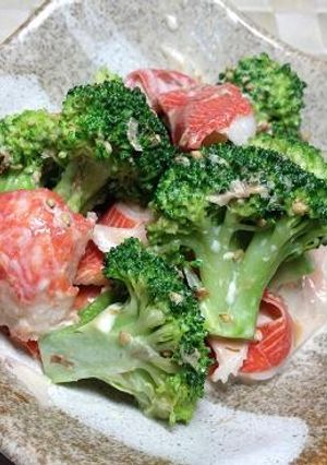 カニカマとブロッコリーのごまマヨ和え-レシピのメイン写真