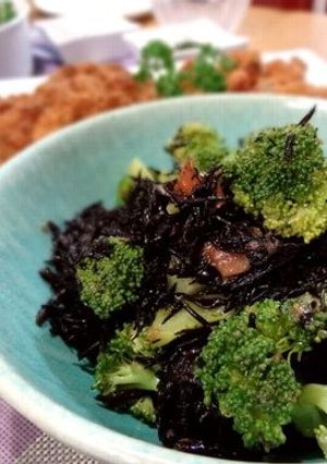 レンジでブロッコリーとひじきの梅マリネ-レシピのメイン写真