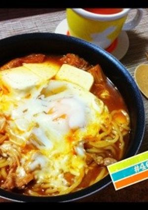 鍋で！チーズとろ～り甘辛煮込みラーメン♪-レシピのメイン写真