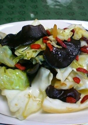 黒キクラゲとキャベツの炒め物-レシピのメイン写真