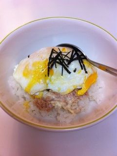 ツナマヨ丼~目玉焼きのせ~-レシピのメイン写真