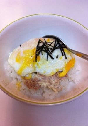 ツナマヨ丼～目玉焼きのせ～-レシピのメイン写真