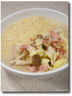 とんこつラーメン with キャベツ炒め-レシピのメイン写真