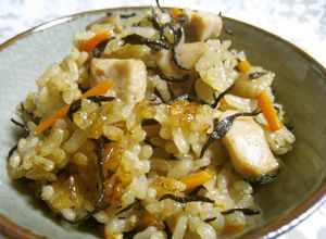簡単で旨い✿芽ひじきと鶏肉の炊き込みご飯-レシピのメイン写真