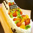 お船の形のデコレーションケーキ