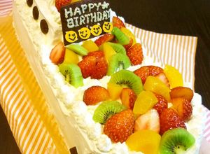 お船の形のデコレーションケーキ-レシピのメイン写真