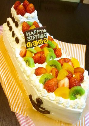 お船の形のデコレーションケーキ-レシピのメイン写真