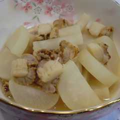 รูปของ わが家の大根の煮物♡
