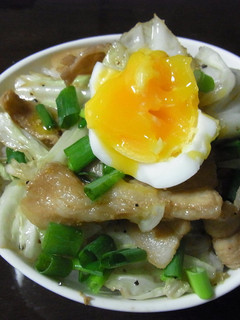 ☆簡単☆豚肉とキャベツの黒こしょう丼-レシピのメイン写真