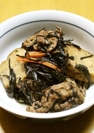 お弁当にも！豚肉deご馳走ひじき煮物-レシピのメイン写真