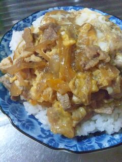 *豚バラ薄切り肉のふんわり卵丼*-レシピのメイン写真