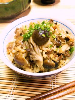たっぷりきのこと牛肉の炊き込みごはん-レシピのメイン写真