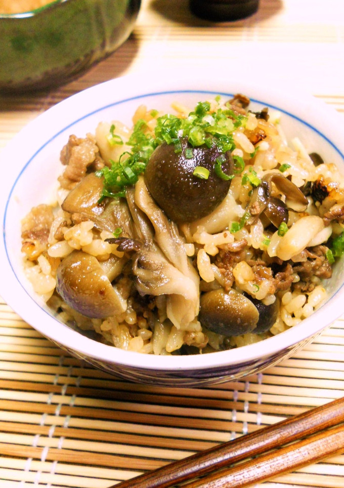 たっぷりきのこと牛肉の炊き込みごはん-レシピのメイン写真