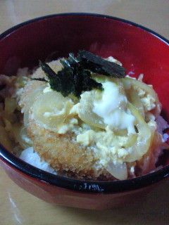 残り物アレンジ☆コロッケの卵とじ丼-レシピのメイン写真