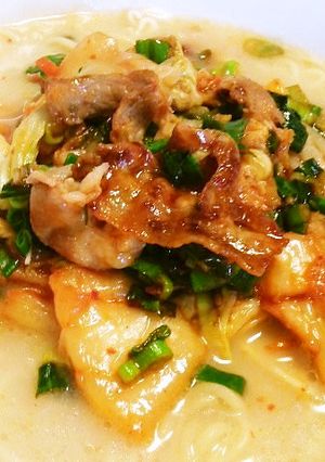 簡単 とんこつ豚キムチラーメン♪！-レシピのメイン写真