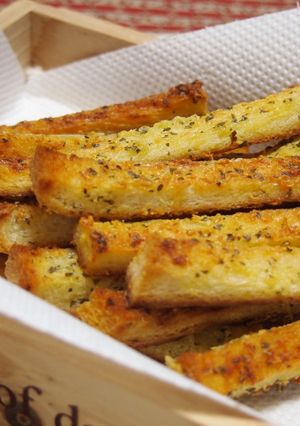 食パンのみみで高級ガーリックラスク-レシピのメイン写真