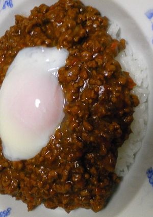 隠し味で美味！温卵付簡単キーマカレー-レシピのメイン写真
