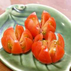 รูปของ 簡単すぎる。ミニトマトの飾り切り